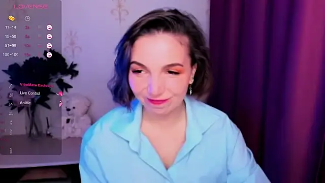 KindHazelHere  online show from 4, 11, 2025