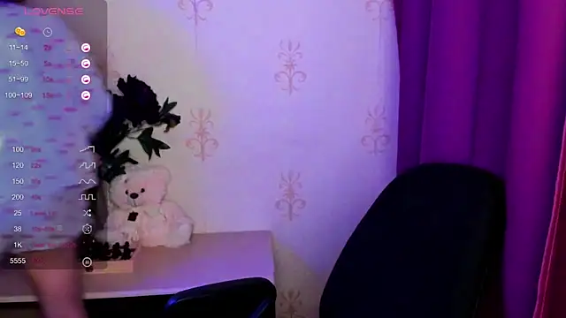 KindHazelHere  online show from 13, 2, 2026