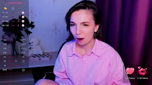 KindHazelHere  online show from 13, 11, 2025