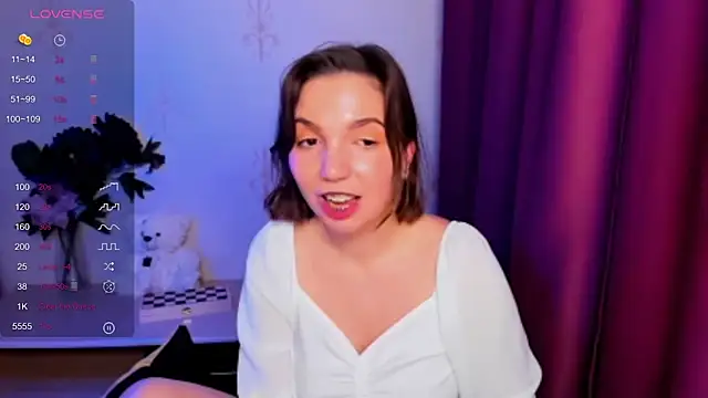 KindHazelHere  online show from 16, 12, 2025