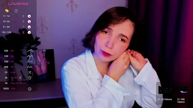 KindHazelHere  online show from 27, 10, 2025