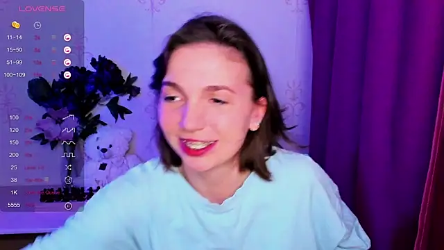 KindHazelHere  online show from 13, 2, 2026