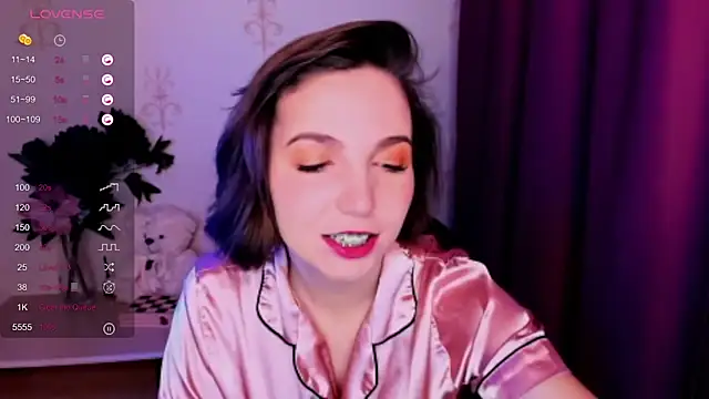 KindHazelHere  online show from 11, 11, 2025