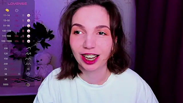 KindHazelHere  online show from 7, 4, 2026