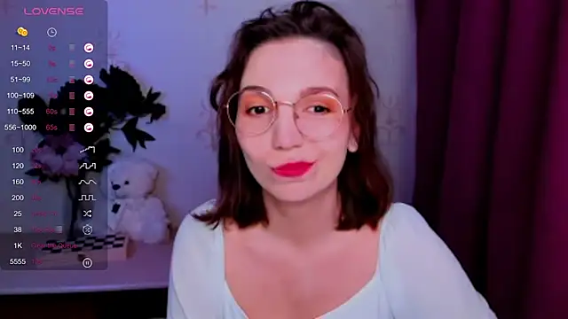 KindHazelHere  online show from 21, 4, 2026