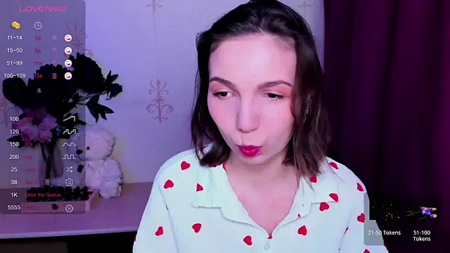 KindHazelHere  online show from 7, 3, 2026