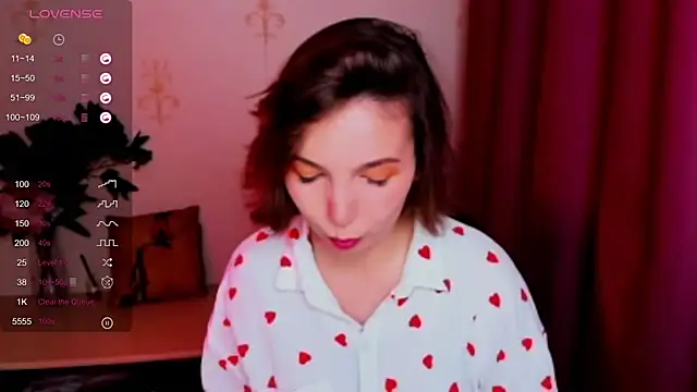 KindHazelHere  online show from 26, 10, 2025