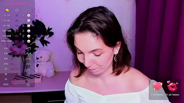 KindHazelHere  online show from 9, 4, 2026