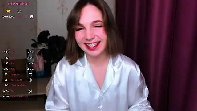 KindHazelHere  online show from 5, 3, 2025