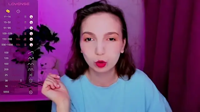 KindHazelHere  online show from 20, 4, 2026