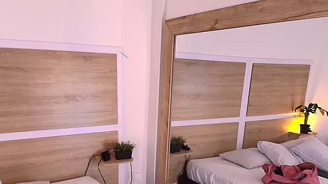  nickypurple  online show from 6, 1, 2026