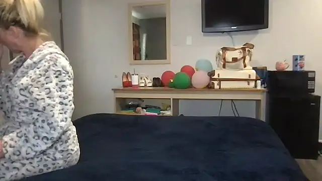 TiffaneyLove online show from 28, 3, 2026