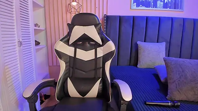 ashlye miller  online show from 15, 11, 2025