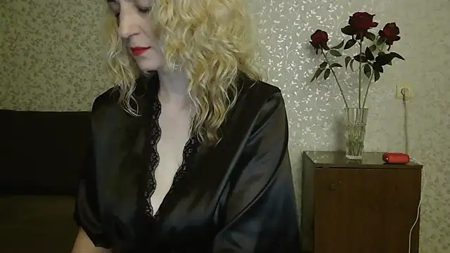 Natasha Nannette online show from 22, 4, 2026