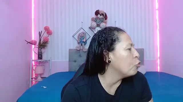 mature martina online show from 28, 5, 2026