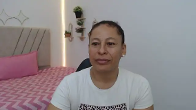 mature martina online show from 22, 4, 2026