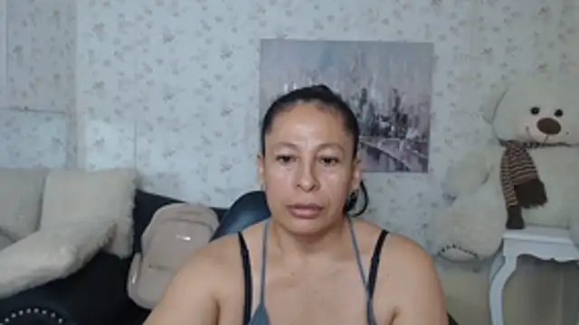 mature martina online show from 4, 6, 2026
