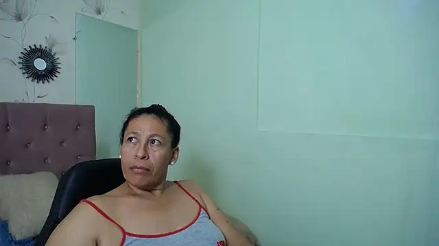 mature martina online show from 1, 3, 2025
