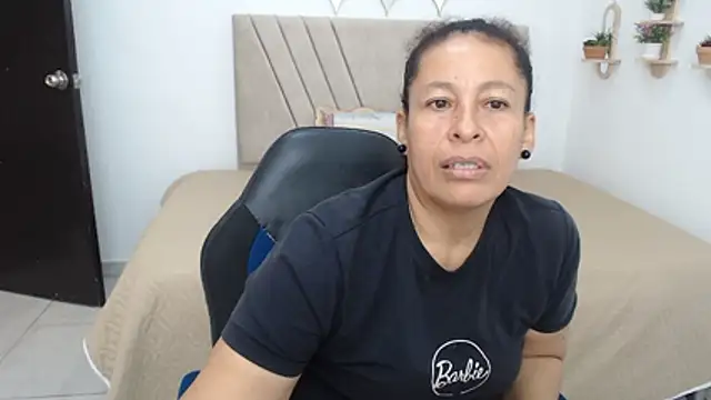 mature martina online show from 30, 3, 2026