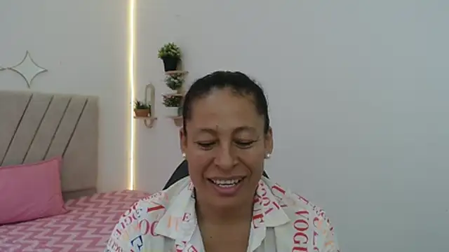 mature martina online show from 23, 4, 2026