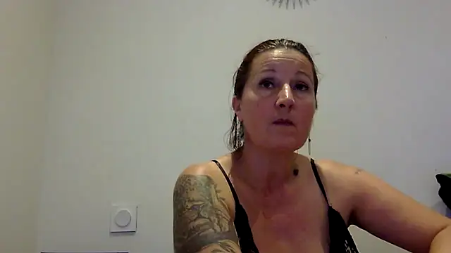 Snapshot of feline27 chatting on 26, 10, 2025 feline27 online show from 26, 10, 2025