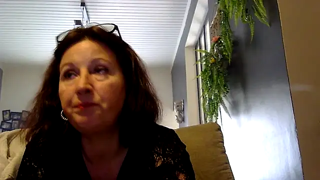 Snapshot of feline27 chatting on 14, 11, 2025 feline27 online show from 14, 11, 2025