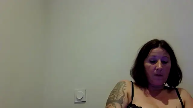 Snapshot of feline27 chatting on 2, 11, 2025 feline27 online show from 2, 11, 2025