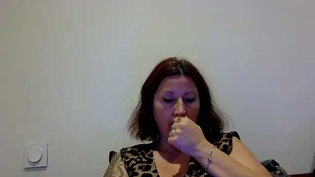 Snapshot of feline27 chatting on 17, 10, 2025 feline27 online show from 17, 10, 2025
