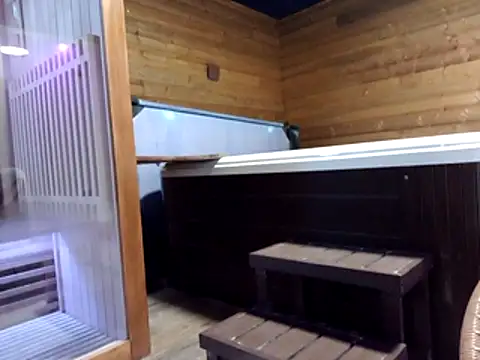 Snapshot of feline27 chatting on 23, 10, 2025 feline27 online show from 23, 10, 2025