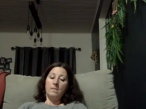 Snapshot of feline27 chatting on 28, 11, 2025 feline27 online show from 28, 11, 2025