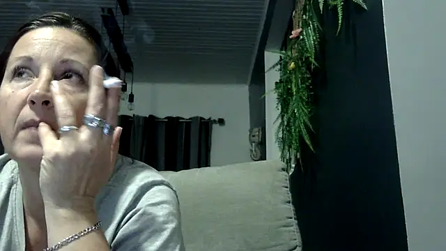 Snapshot of feline27 chatting on 27, 11, 2025 feline27 online show from 27, 11, 2025