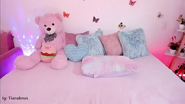 Zara uwu  online show from 13, 11, 2025