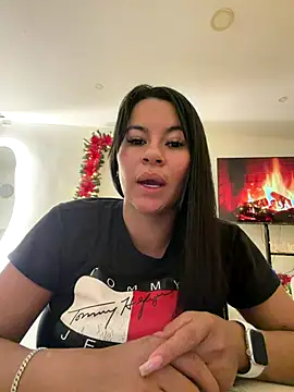 Margaret Saunders online show from 16, 12, 2025