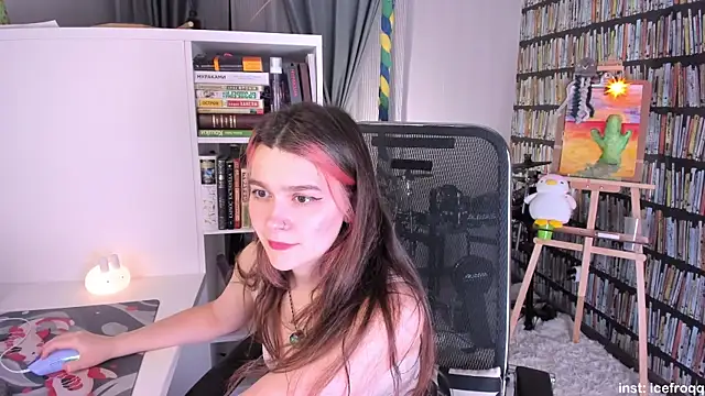 Snapshot of icefroqq chatting on 8, 7, 2026 icefroqq online show from 8, 7, 2026