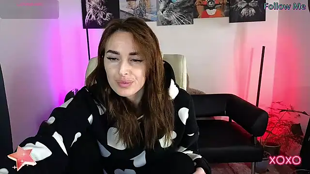 xx adrihanna xx online show from 4, 3, 2025