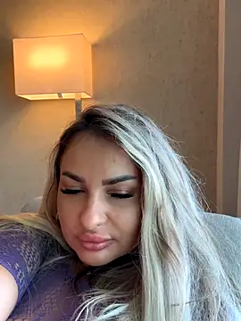 Snapshot of Denisse_Perry chatting on 18, 11, 2025 Denisse Perry online show from 18, 11, 2025