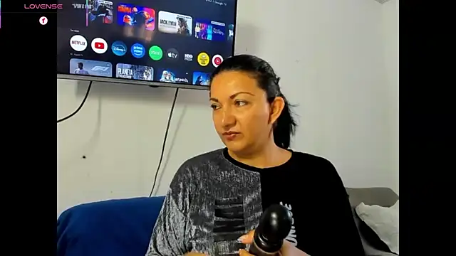 Snapshot of Angelblue_ chatting on 1, 6, 2026 Angelblue online show from 1, 6, 2026
