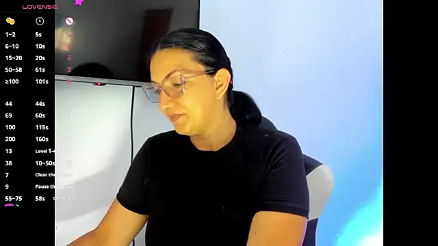 Snapshot of Angelblue_ chatting on 4, 5, 2026 Angelblue online show from 4, 5, 2026