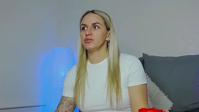 Snapshot of SofiJames chatting on 19, 10, 2025 SofiJames online show from 19, 10, 2025