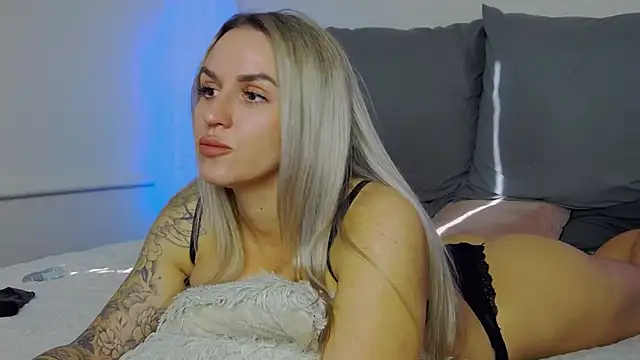 Snapshot of SofiJames chatting on 4, 11, 2025 SofiJames online show from 4, 11, 2025