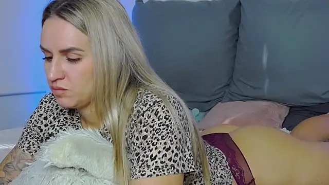 Snapshot of SofiJames chatting on 31, 10, 2025 SofiJames online show from 31, 10, 2025