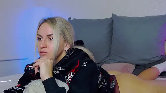 Snapshot of SofiJames chatting on 9, 10, 2025 SofiJames online show from 9, 10, 2025