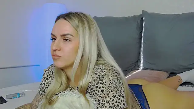 Snapshot of SofiJames chatting on 9, 11, 2025 SofiJames online show from 9, 11, 2025