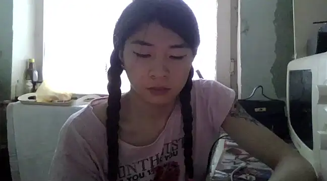 CarlyJoy online show from 18, 3, 2025