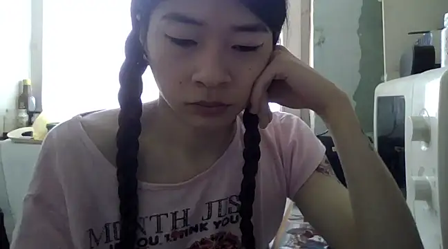 CarlyJoy online show from 18, 3, 2025