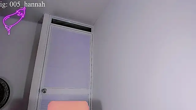 Snapshot of Hannahsmit chatting on 3, 10, 2025 Hannahsmit online show from 3, 10, 2025