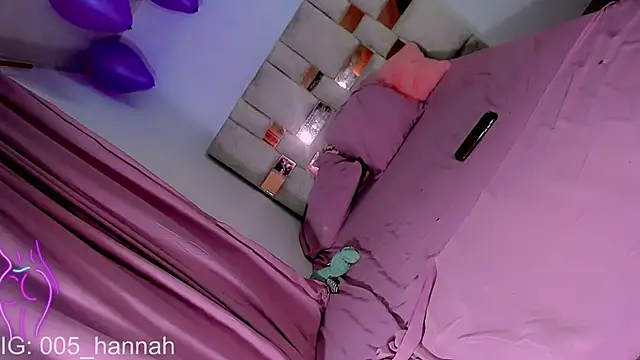 Hannahsmit online show from 7, 11, 2025