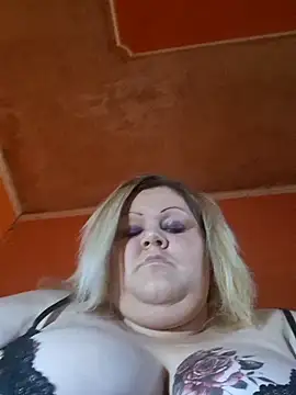 Snapshot of ducicsajsziii chatting on 8, 5, 2026 ducicsajsziii online show from 8, 5, 2026