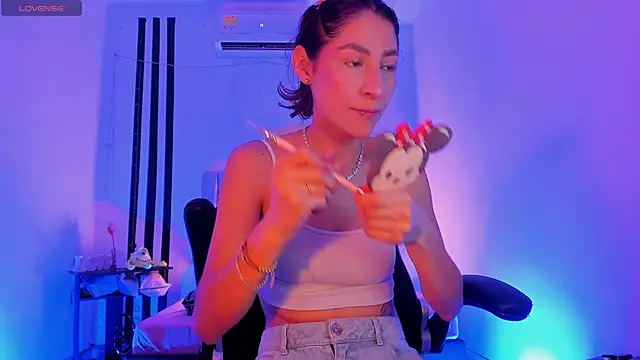 Gorgeous Team online show from 4, 2, 2026