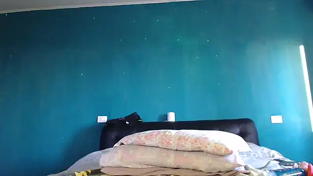 Karendolly  8 online show from 6, 4, 2026